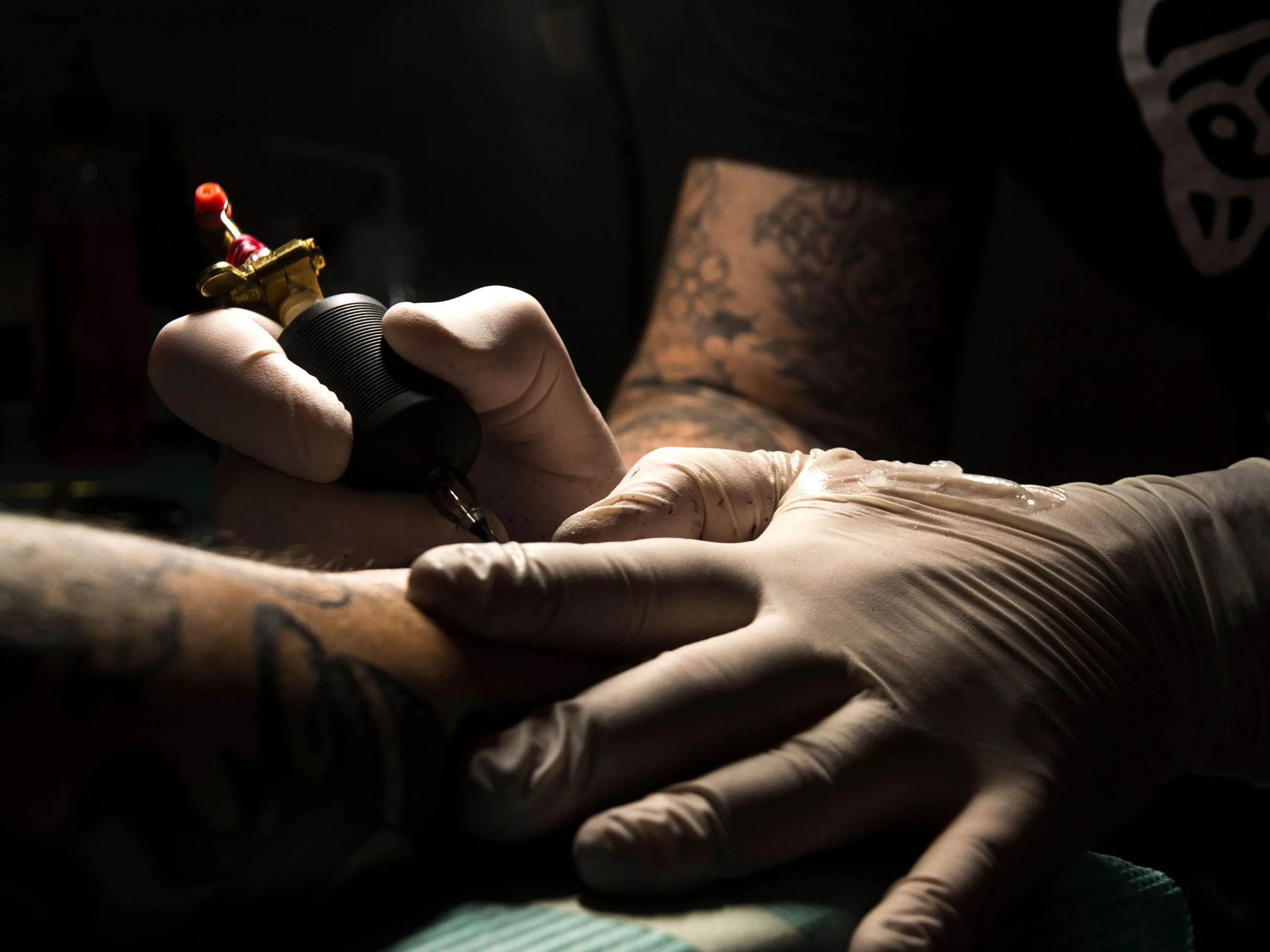 ¿Cuánto duele hacerse un tatuaje?